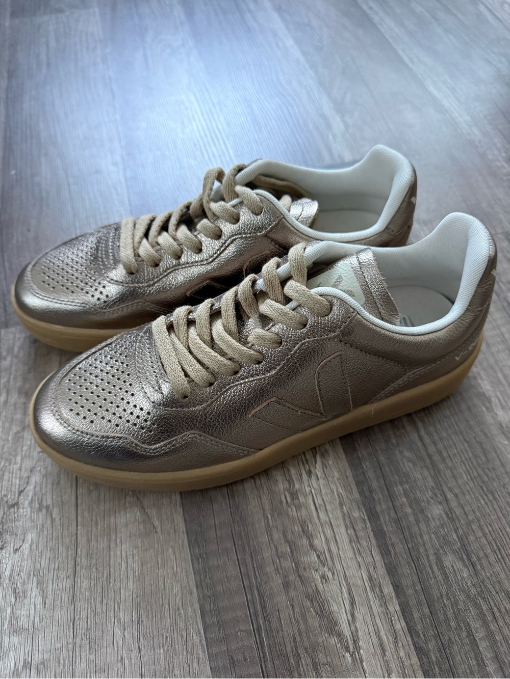 VEJA V-10 Prime Metallic Gold Leather Sneakers Women’s US 7 EU 38